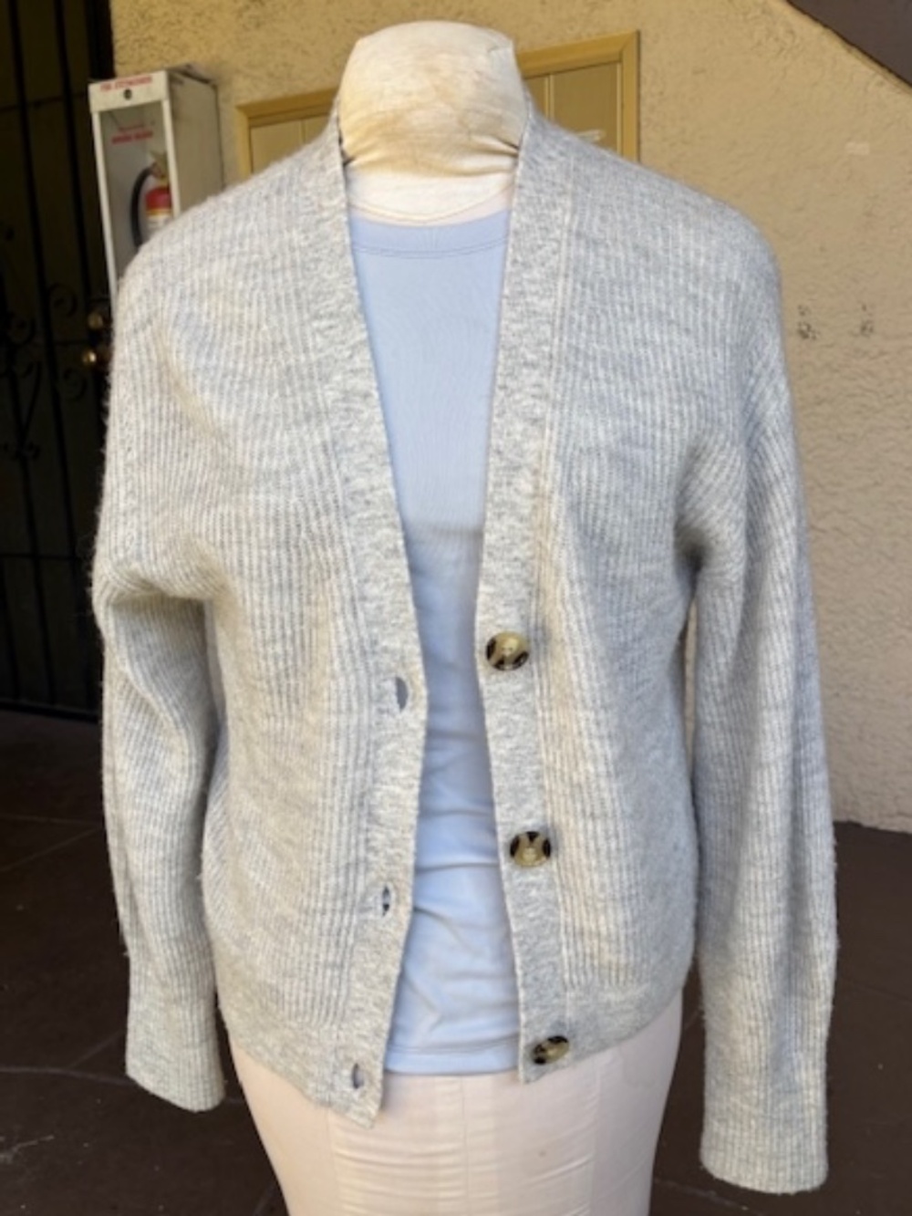 QUINCE Merino/Baby Alpaca Button-Front Cardigan Sweater in Lt Gray EUC/sz M